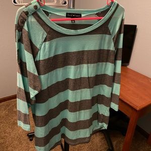 Turquoise and gray 3/4 sleeve top